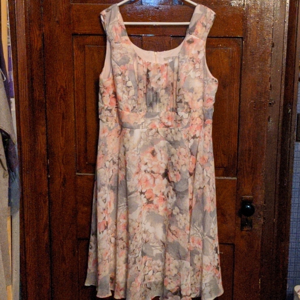 Sleeveless light dress